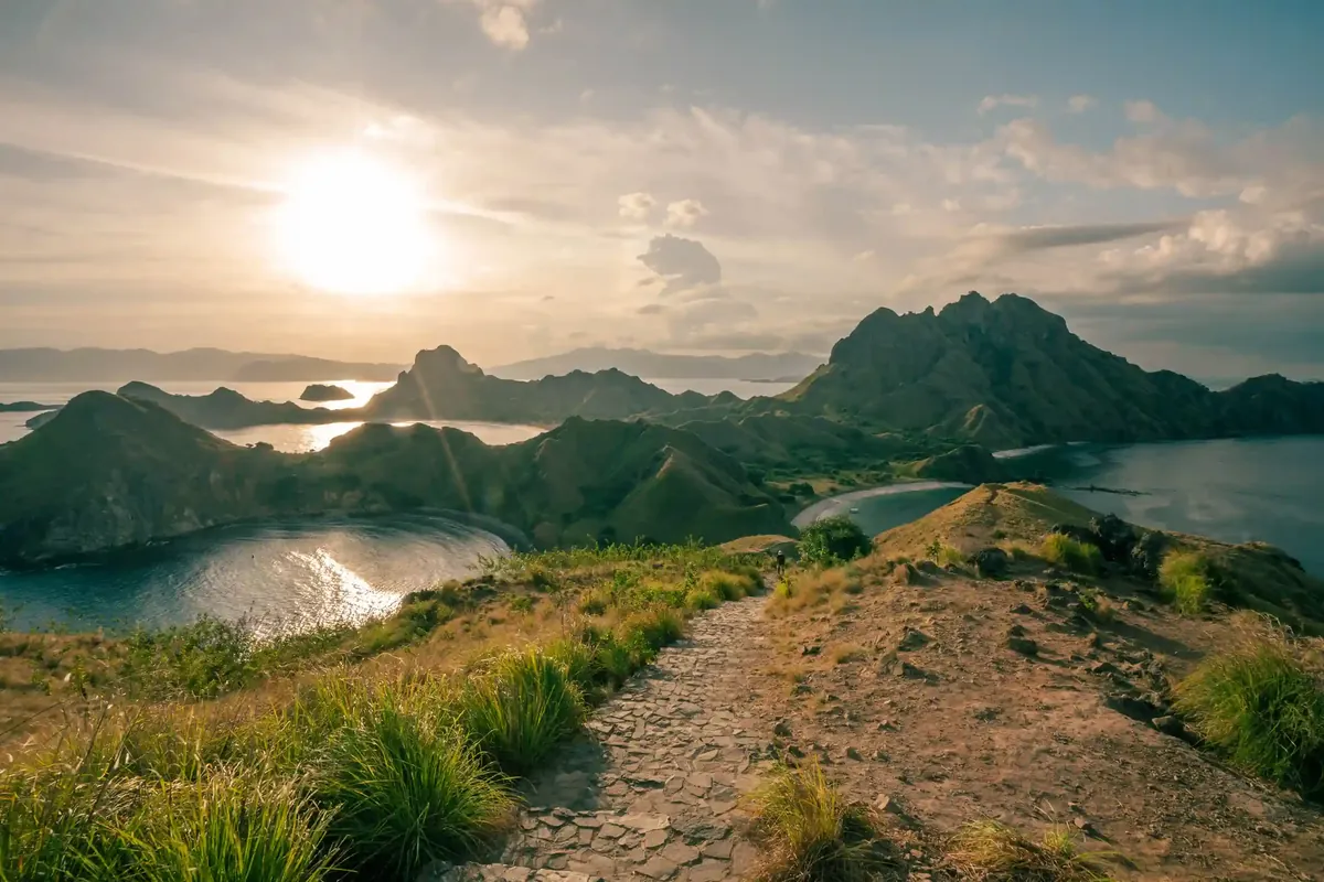 Sunrise over the ridges and bays of Padar Island
